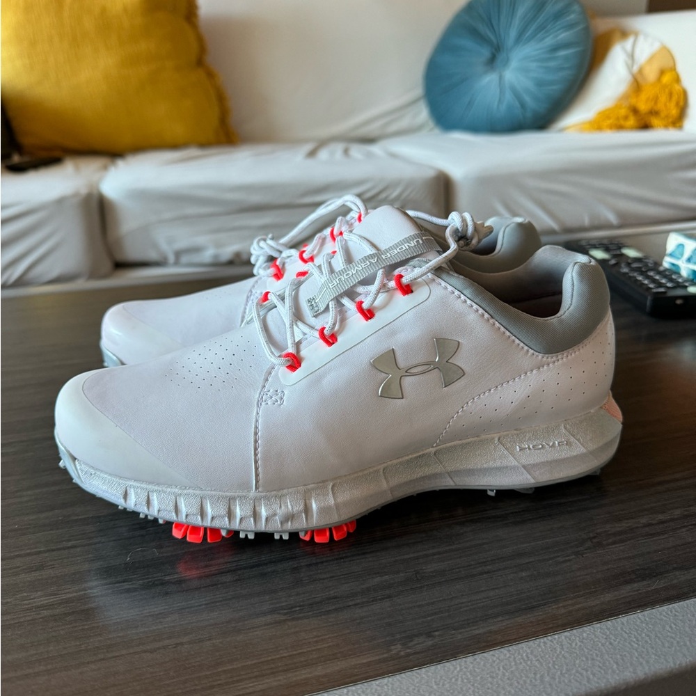 Never worn Under Armor women’s golf shoes